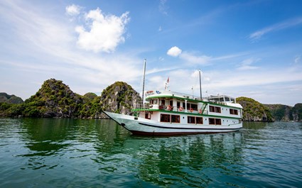 Lan Ha Bay – The captivating beauty with a cruise on the Venezia boat (2 days / 1 night)